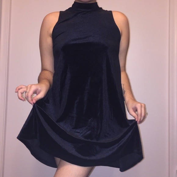 BLACK VELVET TURTLENECK DRESS - Picture 2 of 4